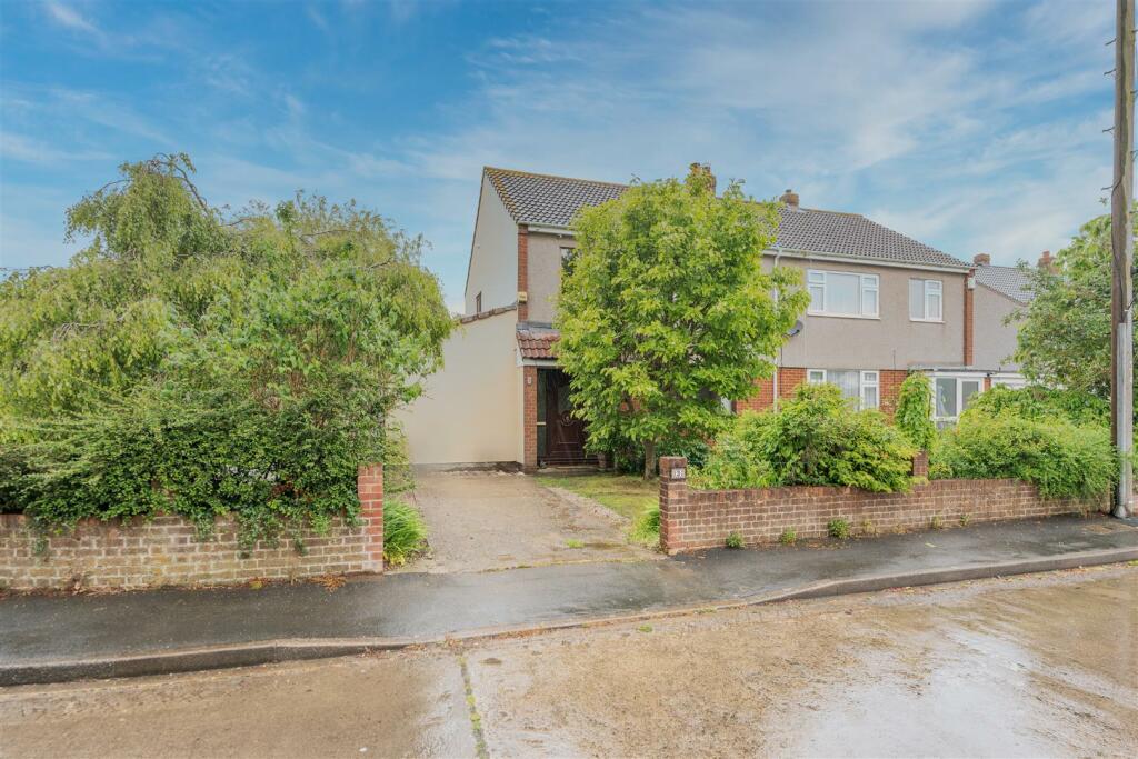 3 bedroom semidetached house for sale in Bifield Road, Stockwood