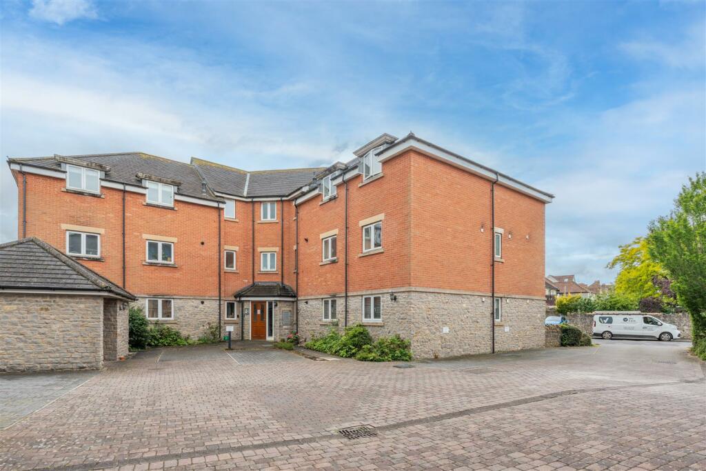 2 bedroom flat for sale in Culvers Road, Keynsham, Bristol, BS31