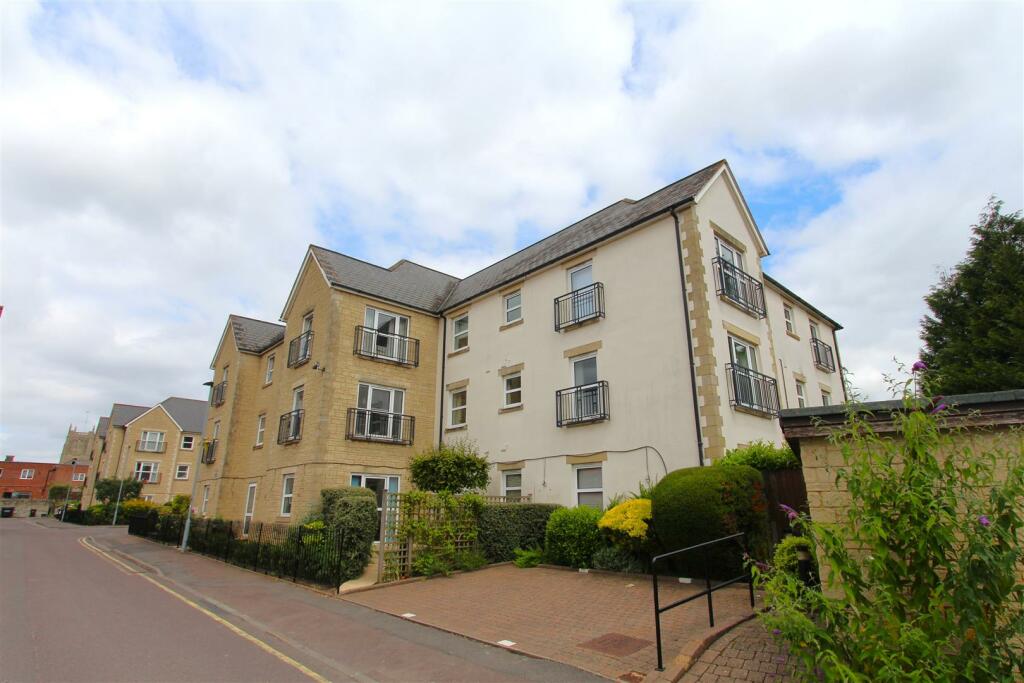 2 bedroom retirement property for sale in Back Lane, Keynsham, Bristol