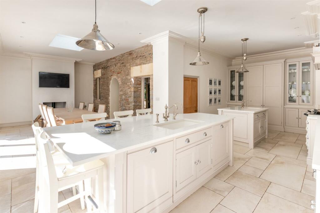 Additional property image - Bristol Road, Keynsham, Bristol