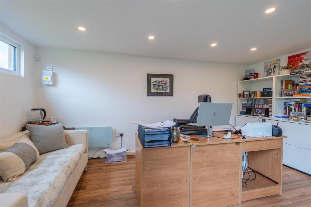 Additional property image - Wellsway, Keynsham, Bristol