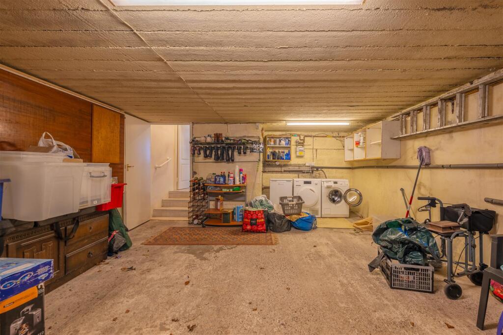 Additional property image - Old Vicarage Green, Keynsham, Bristol