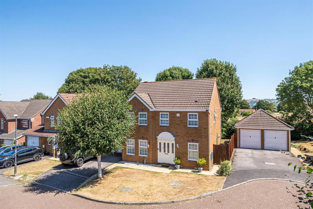Main image of property: Chalfield Close, Keynsham, Bristol