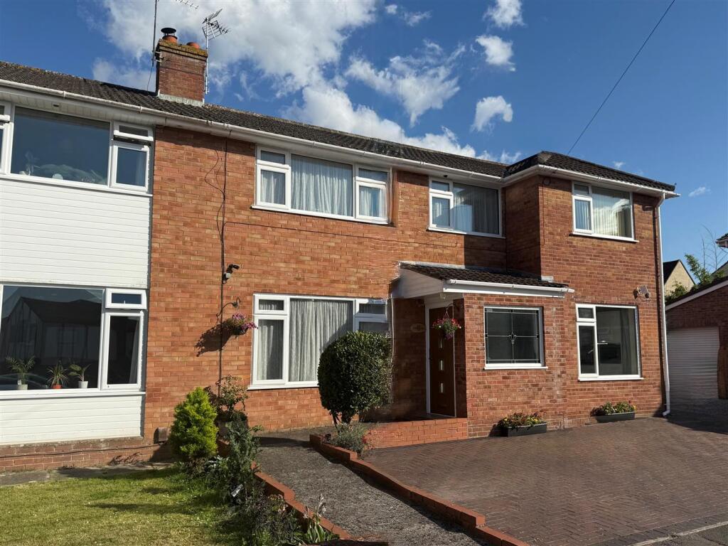 Main image of property: Dene Close, Keynsham, Bristol