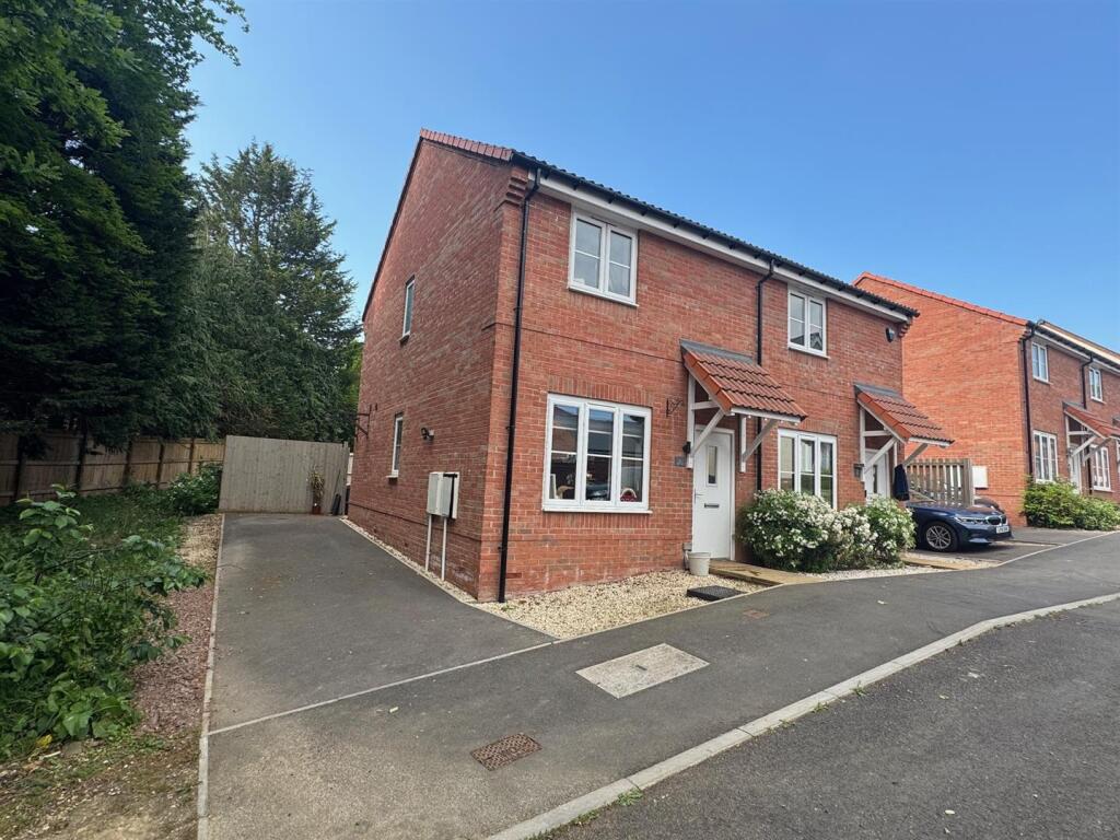 Main image of property: Alcina Way, Keynsham, Bristol