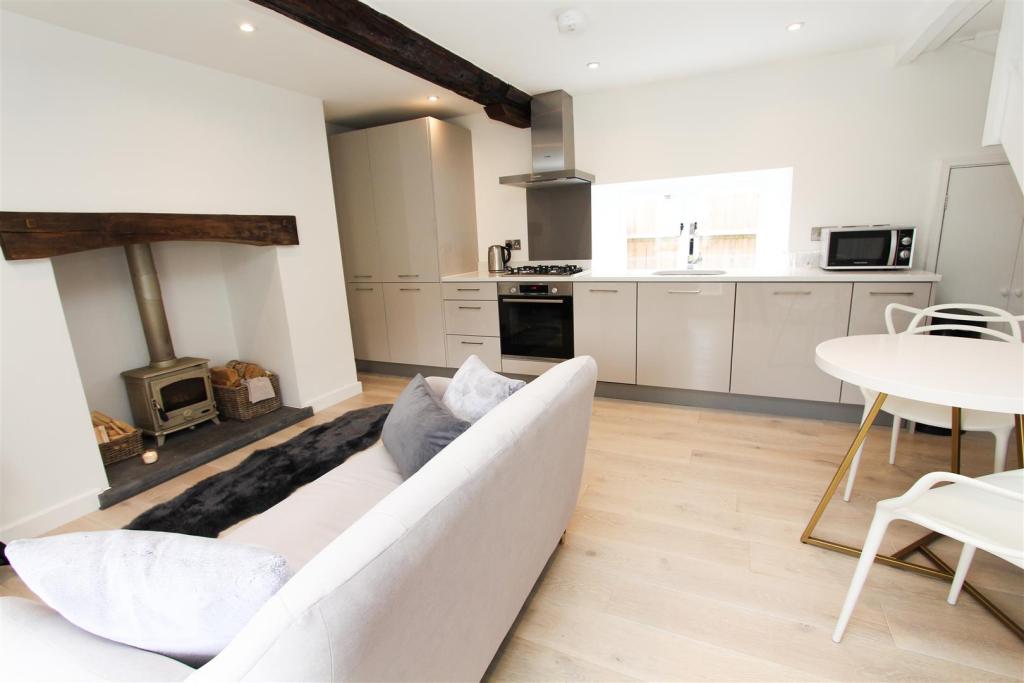 1 bedroom detached house for sale in Maes Knoll Drive, Whitchurch