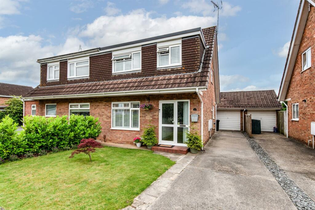 3 bedroom semidetached house for sale in Montague Road, Saltford