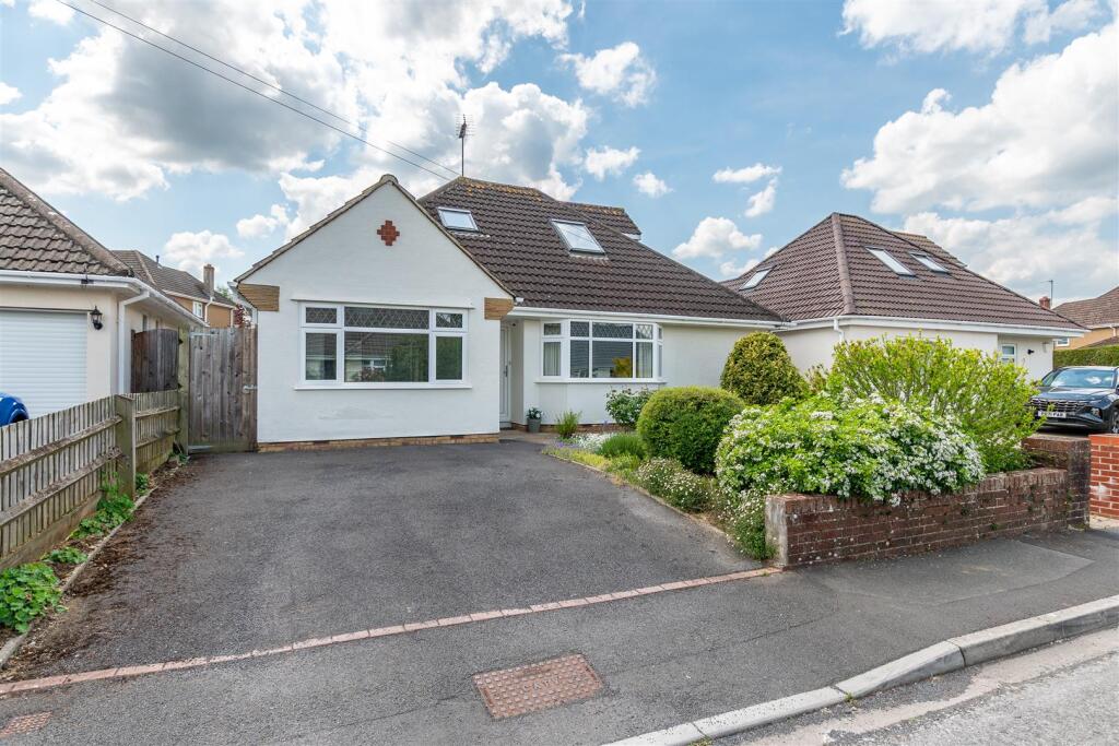 Main image of property: Roundmoor Close, Saltford, Bristol