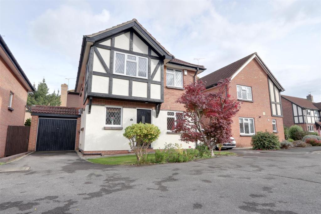 4 bedroom detached house for sale in Cavendish Close, Saltford, Bristol