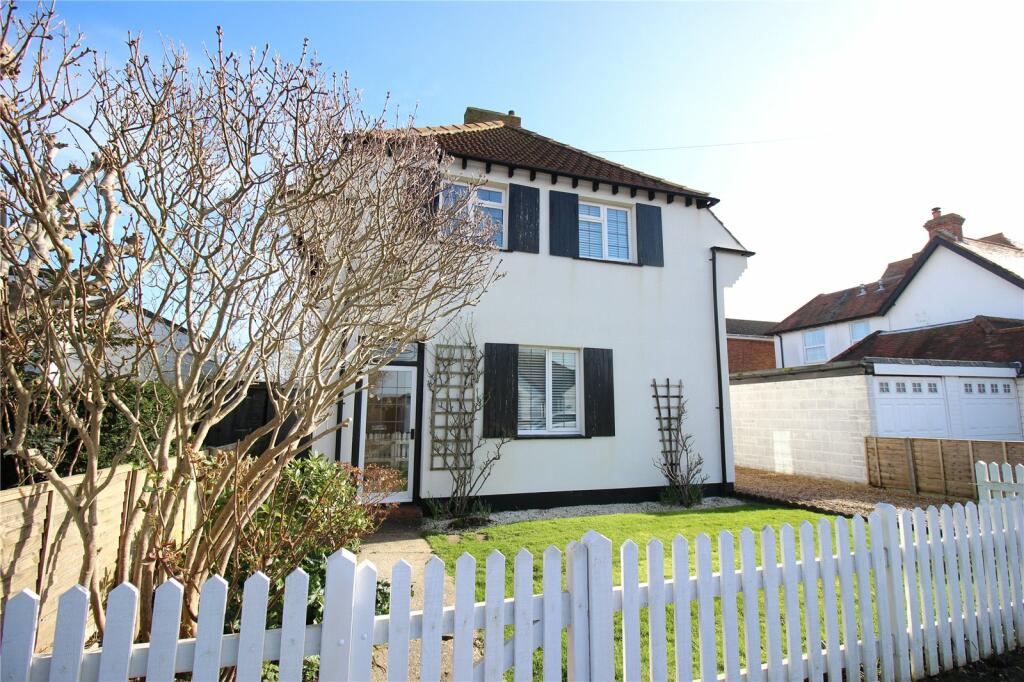 3 bedroom detached house for sale in South Place, LeeOnTheSolent