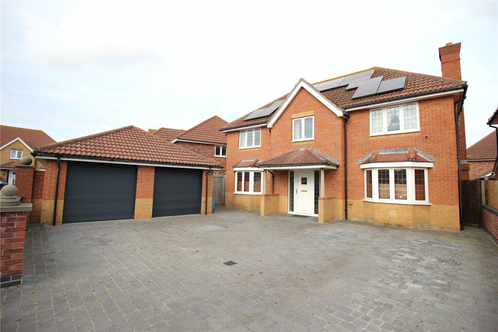 4 bedroom detached house for sale in Firefly Close, LeeOnTheSolent