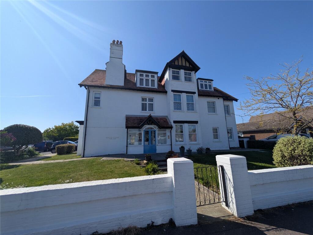 Main image of property: Grove House, 15 Manor Way, Lee-On-The-Solent, Hampshire, PO13