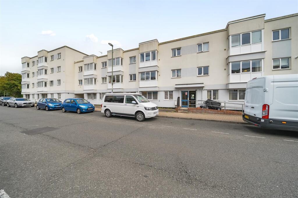 Main image of property: High Street, Lee-On-The-Solent