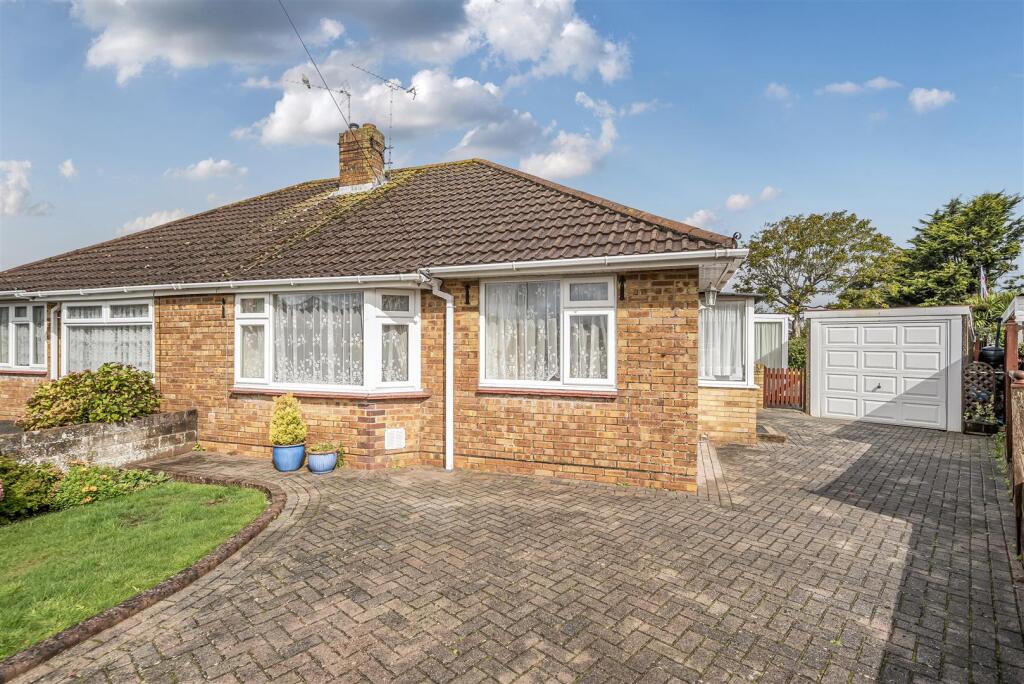 Main image of property: Robins Close, Stubbington