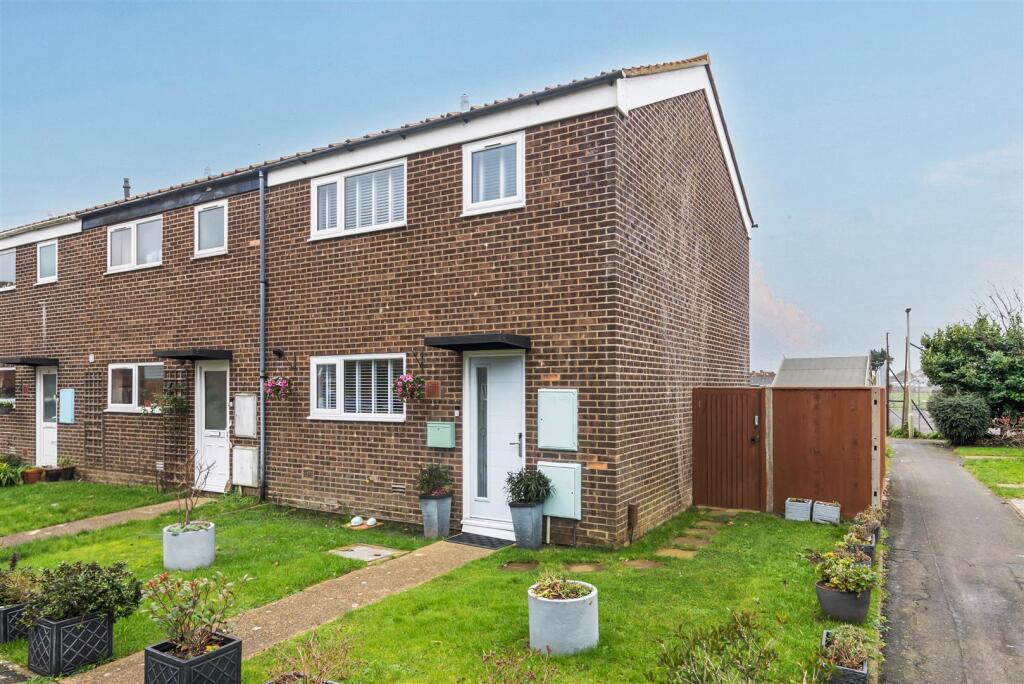Main image of property: Derwent Road, Lee-On-The-Solent