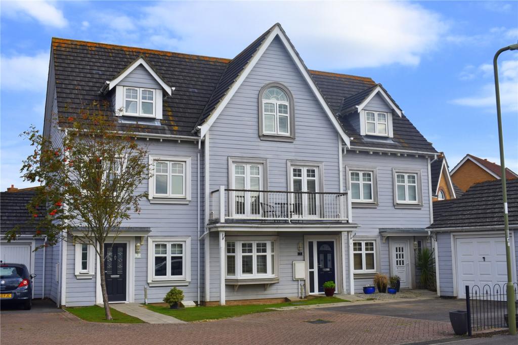 4 bedroom terraced house for sale in Magister Drive, LeeOnTheSolent