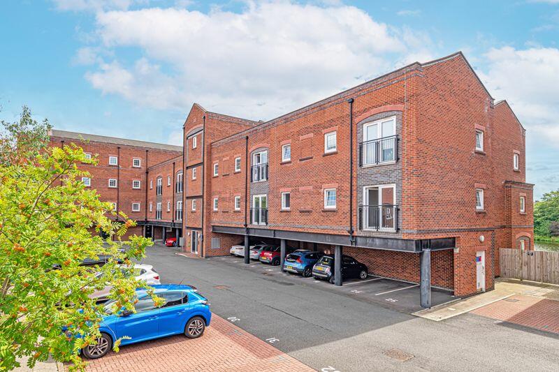 1 bedroom apartment for sale in Lulworth Place, Walton Locks