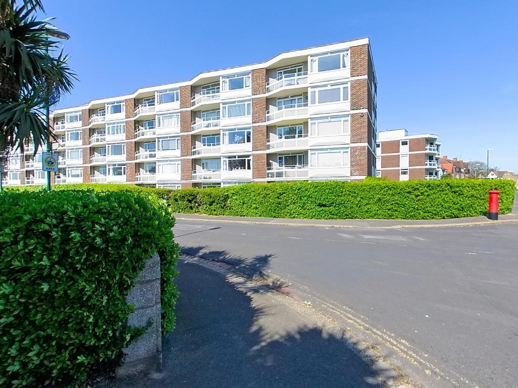 Main image of property: Marine Park, Nyewood Lane, Bognor Regis, West Sussex, PO21 2QN