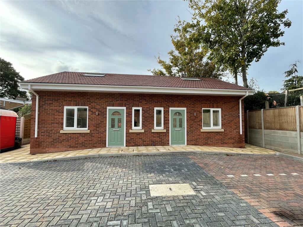 2 bedroom bungalow for sale in New Penkridge Road, Cannock