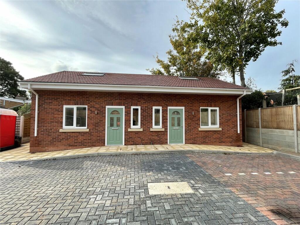 2 bedroom bungalow for sale in New Penkridge Road, Cannock