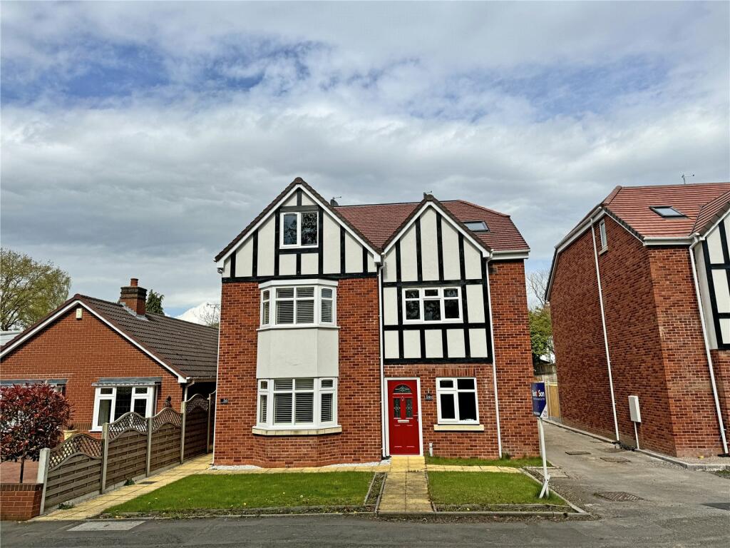 4 bedroom semidetached house for sale in New Penkridge Road, Cannock