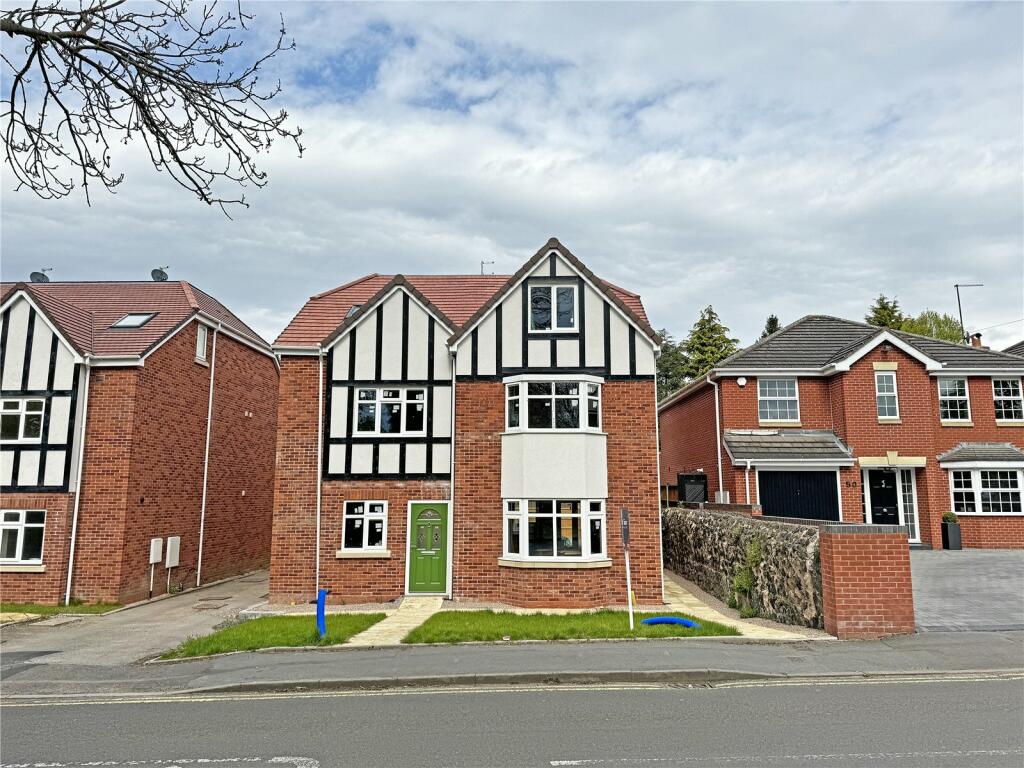 4 bedroom semidetached house for sale in New Penkridge Road, Cannock