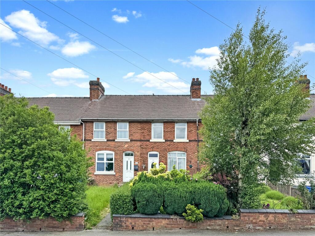 3 bedroom terraced house for sale in Littleworth Road, Hednesford