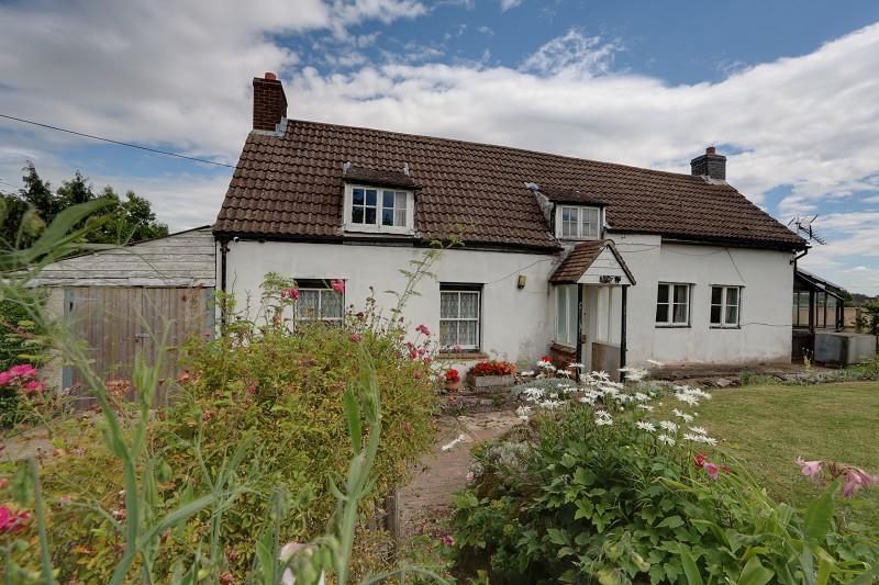 2 bedroom detached house for sale in Elton Road, Elton, Newnham