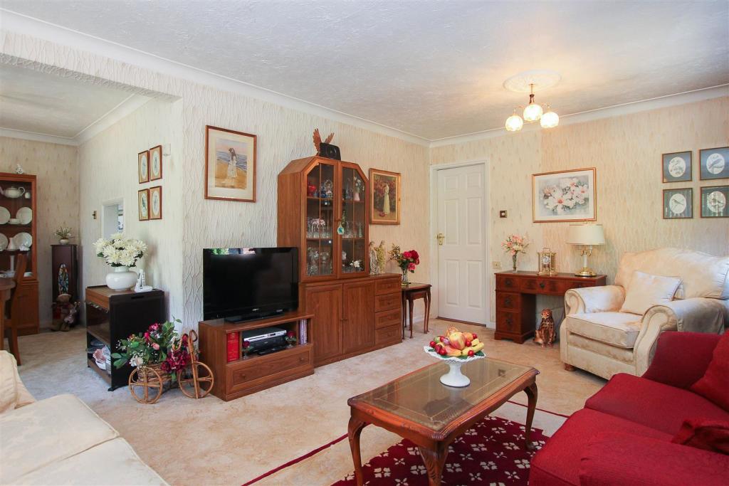 3 bedroom detached bungalow for sale in Ongar Road, Kelvedon Hatch, CM14