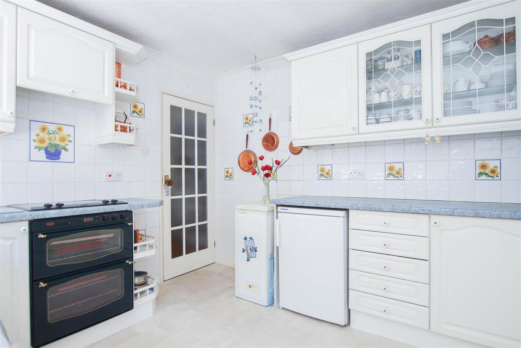 3 bedroom detached bungalow for sale in Ongar Road, Kelvedon Hatch, CM14