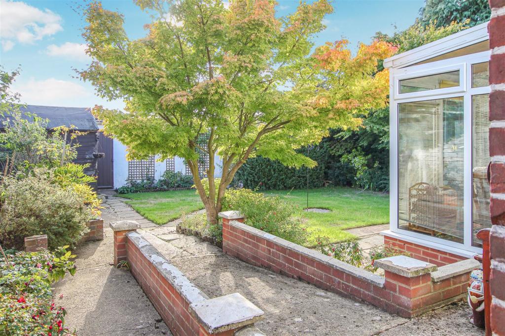 3 bedroom detached bungalow for sale in Ongar Road, Kelvedon Hatch, CM14