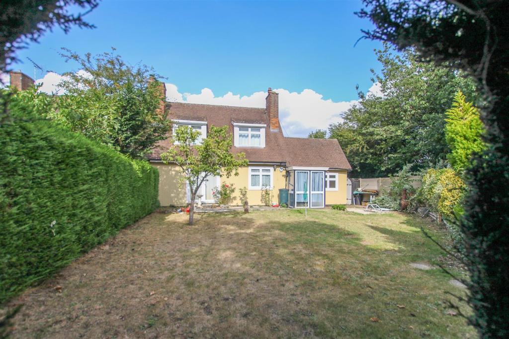 3 bedroom semidetached house for sale in Stocks Lane, Kelvedon Hatch, CM15