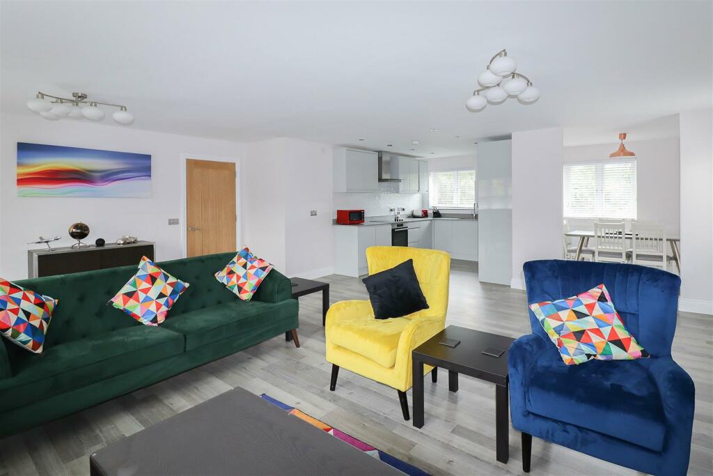 Additional property image - Tipps Cross Lane, Hook End, Brentwood