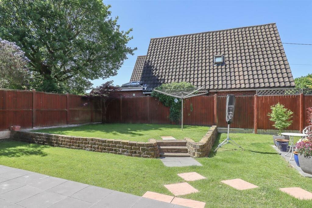 Additional property image - Tipps Cross Lane, Hook End, Brentwood