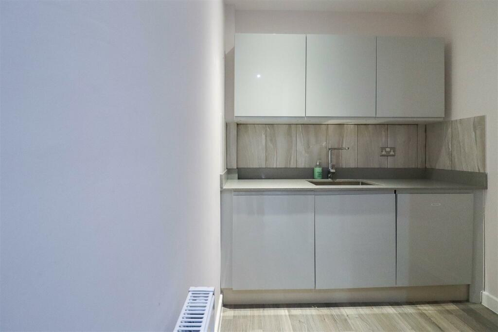 Additional property image - Tipps Cross Lane, Hook End, Brentwood
