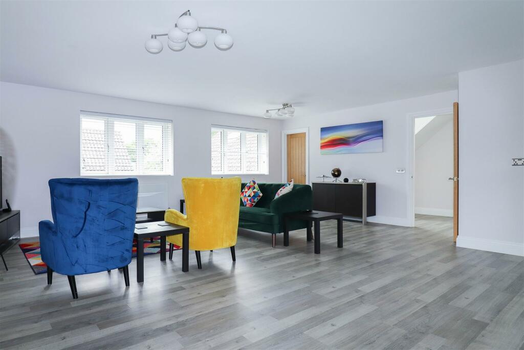 Additional property image - Tipps Cross Lane, Hook End, Brentwood