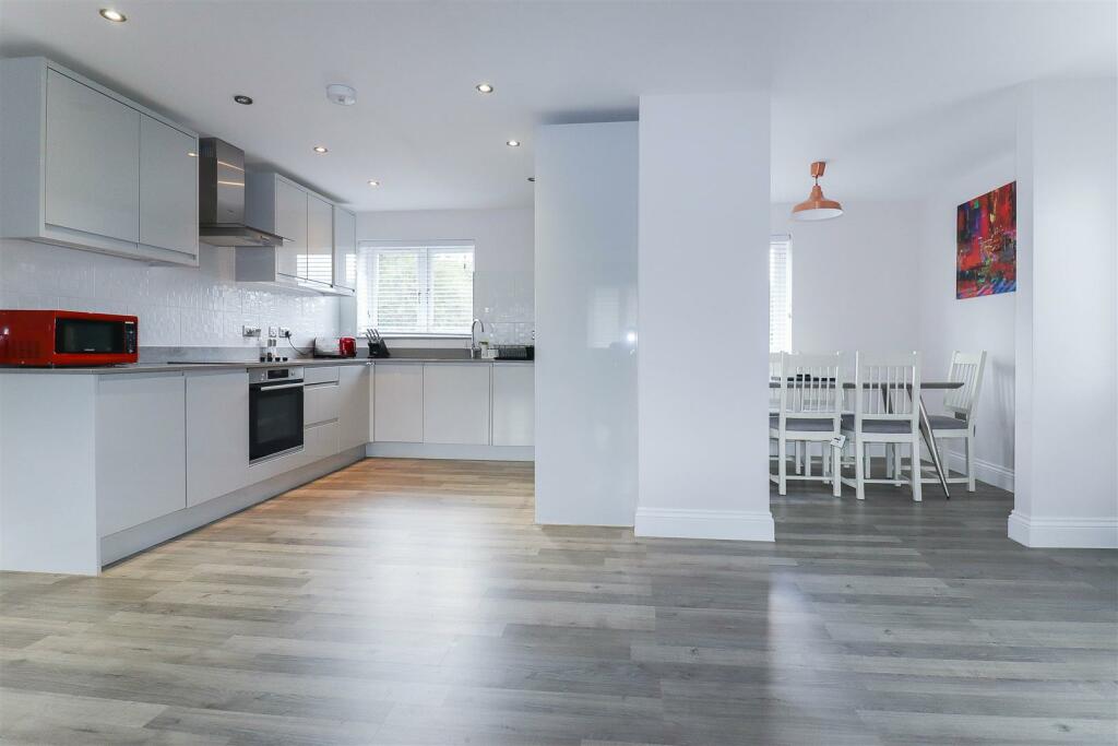Additional property image - Tipps Cross Lane, Hook End, Brentwood