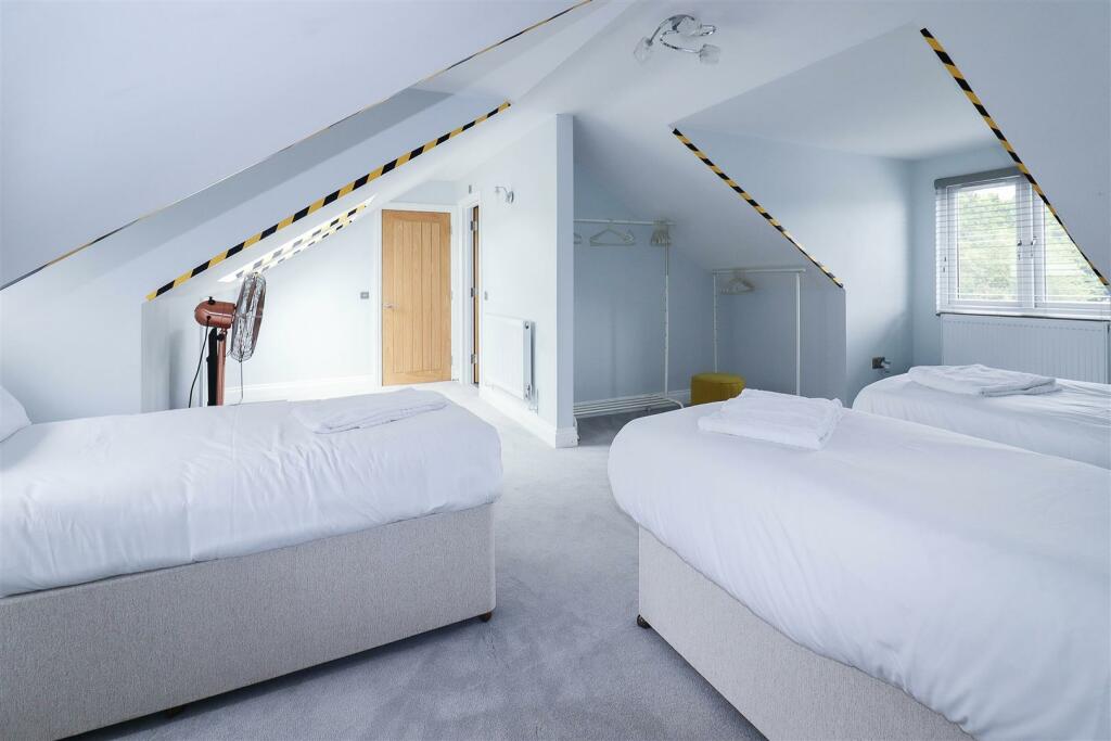 Additional property image - Tipps Cross Lane, Hook End, Brentwood
