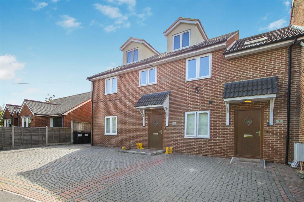 Additional property image - Tipps Cross Lane, Hook End, Brentwood