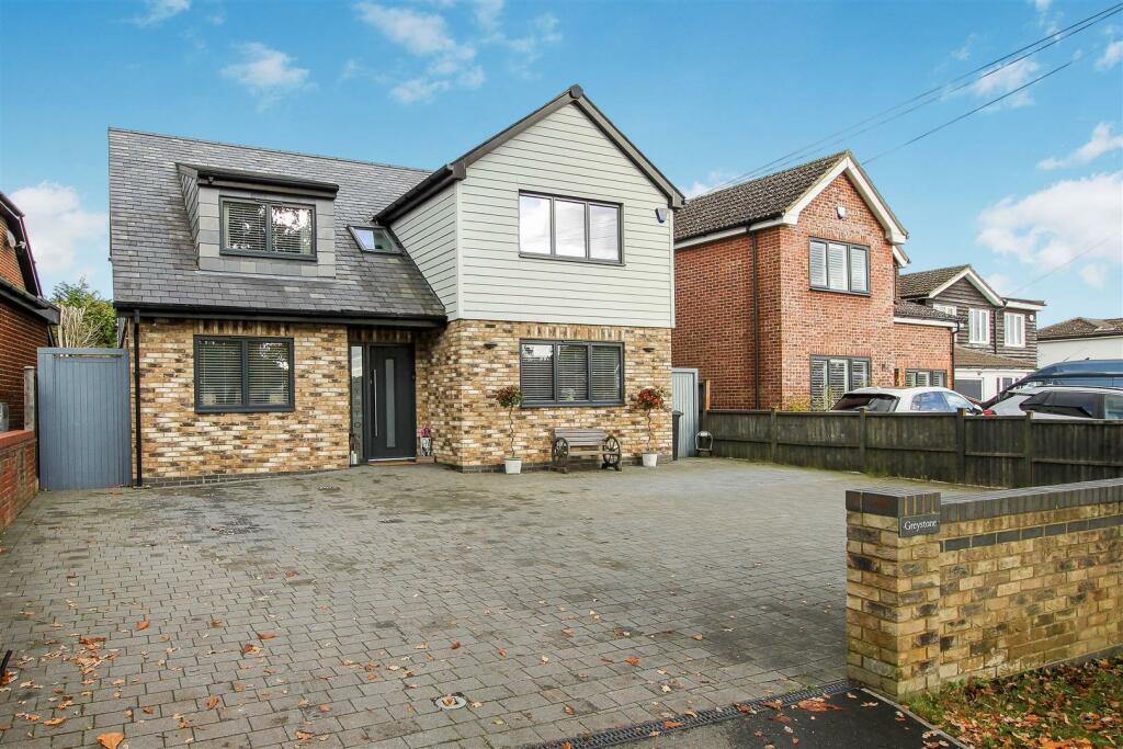 4 bedroom detached house for sale in Wyatts Green Road, Wyatts Green