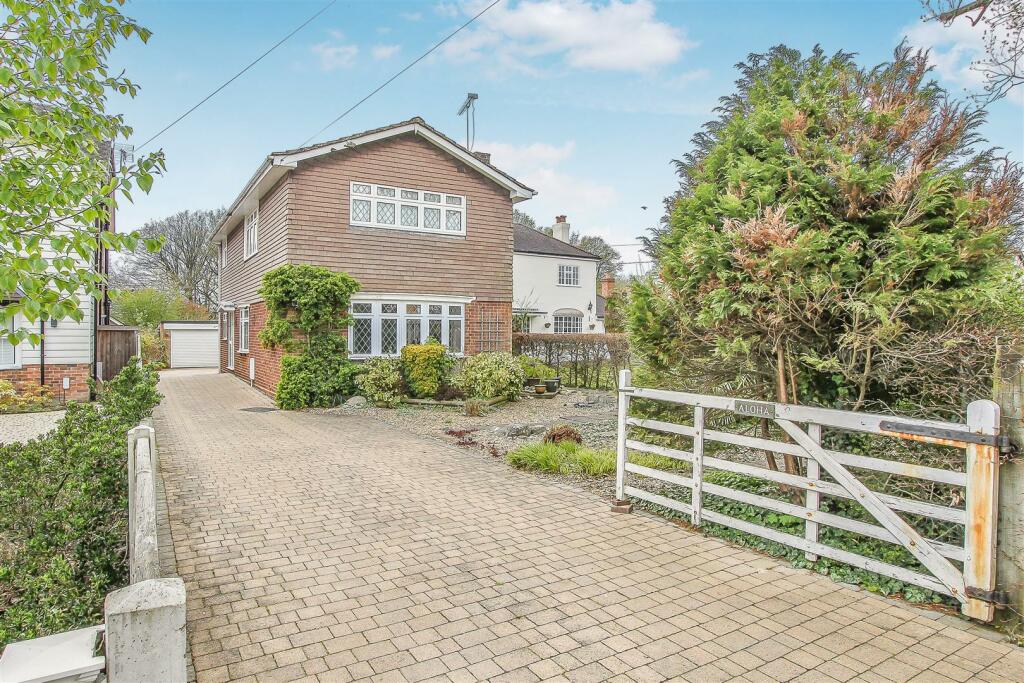 4 bedroom detached house for sale in Wyatts Green Road, Wyatts Green