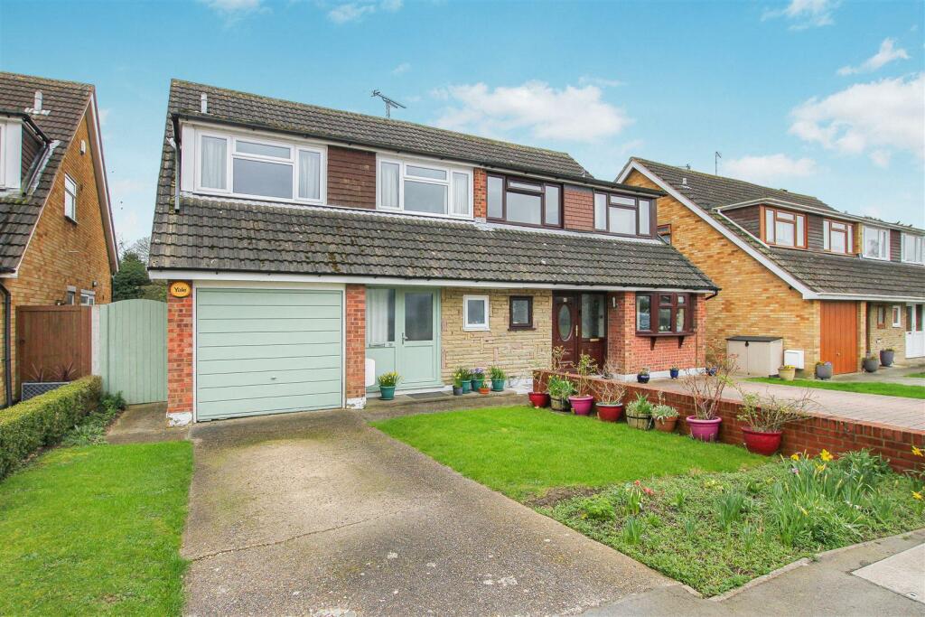 4 bedroom semidetached house for sale in Woollard Way, Blackmore