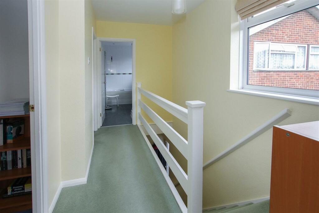 Additional property image - Kiln Field, Hook End, Brentwood
