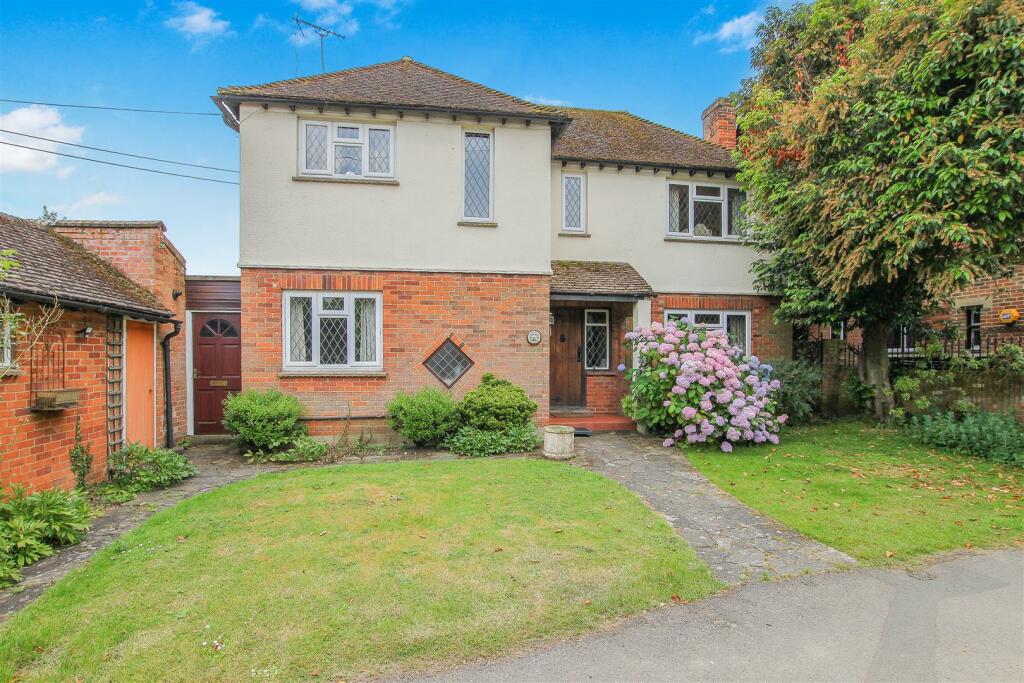 3 bedroom detached house for sale in Stondon Road, Ongar, CM5