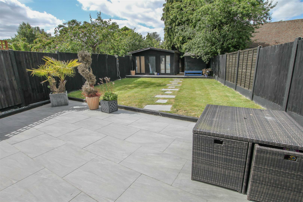 Additional property image - Hook End Road, Hook End