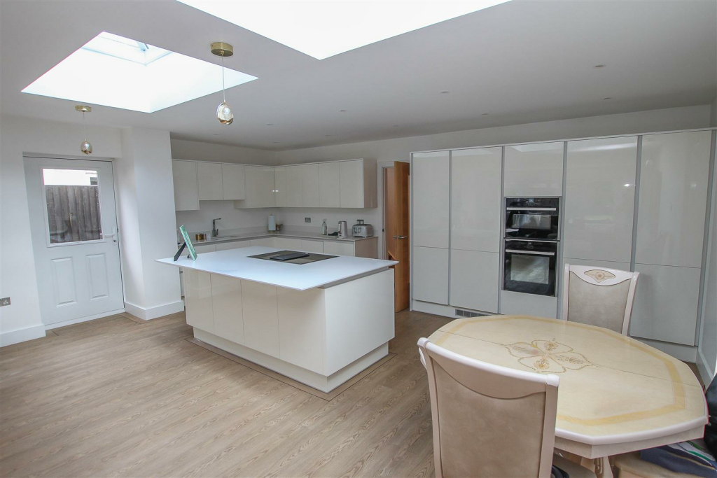 Additional property image - Hook End Road, Hook End