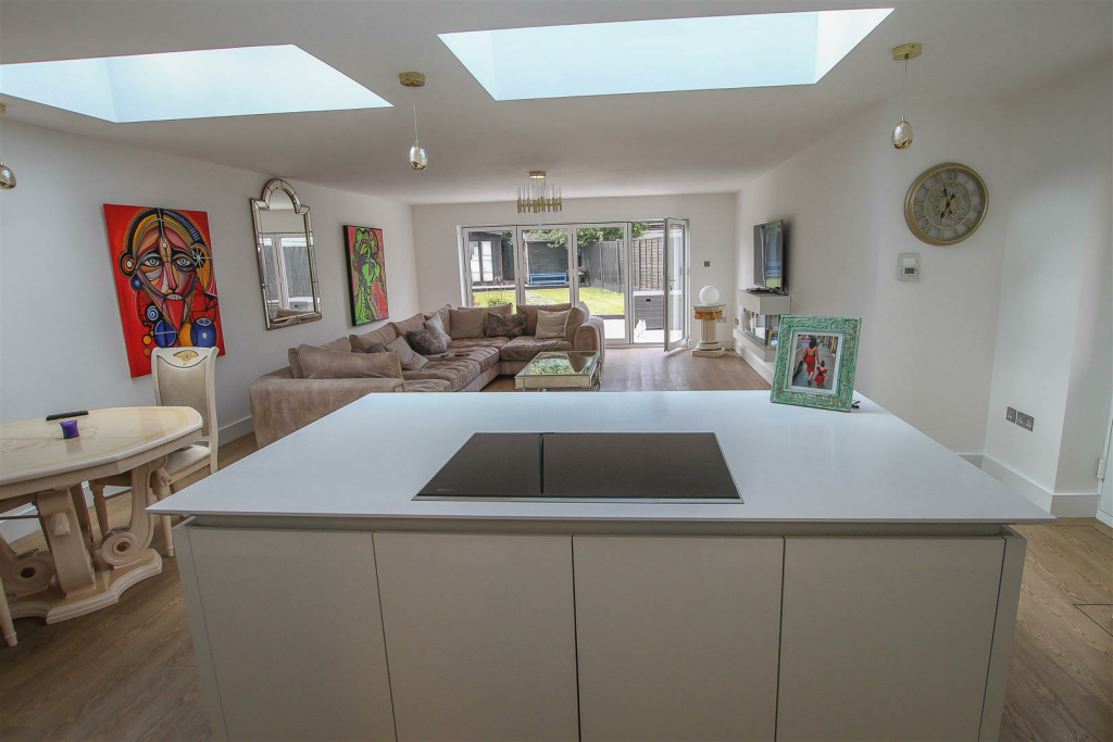 Additional property image - Hook End Road, Hook End