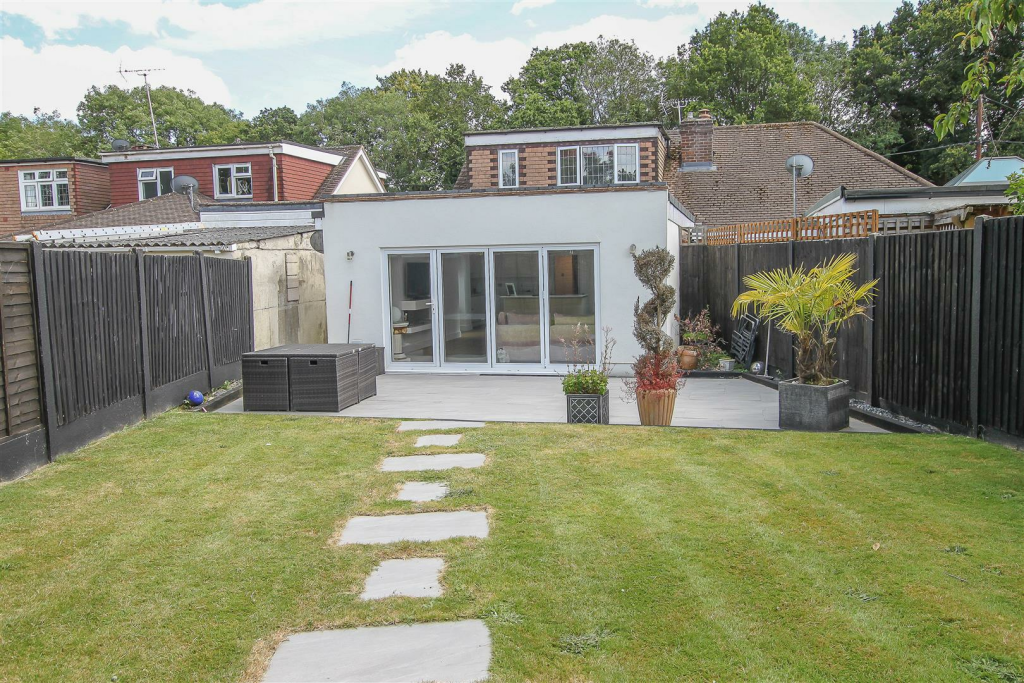 Additional property image - Hook End Road, Hook End