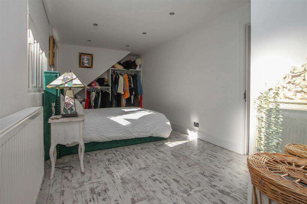 Additional property image - Hook End Road, Hook End