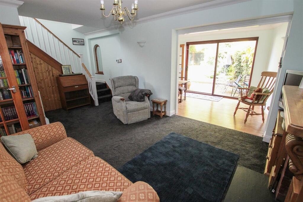 Additional property image - Hook End Road, Hook End